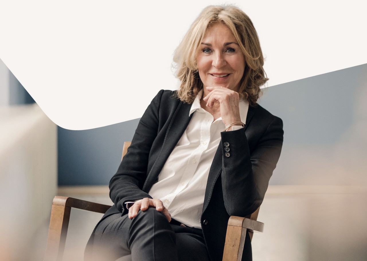 Photo d'une personne heureuse d'utiliser les services de la Financière Banque Nationale