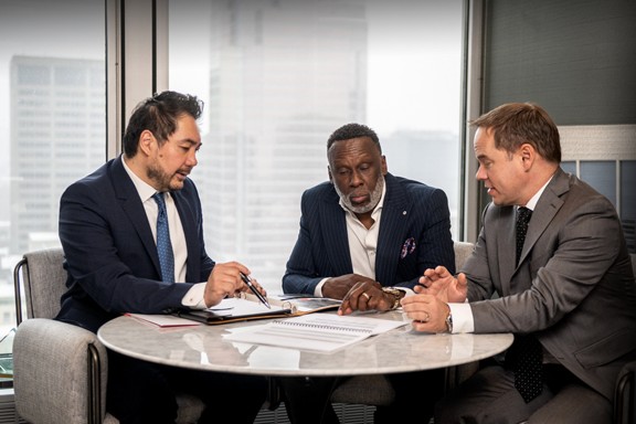 Bruny Surin en rencontre avec l’équipe VP de la Financière Banque Nationale, partenaire de la Fondation Bruny Surin et engagée dans le développement des communautés locales.