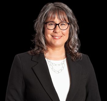 Photo de Julie Lestage, Associée principale en gestion de patrimoine, membre de l'équipe expert.