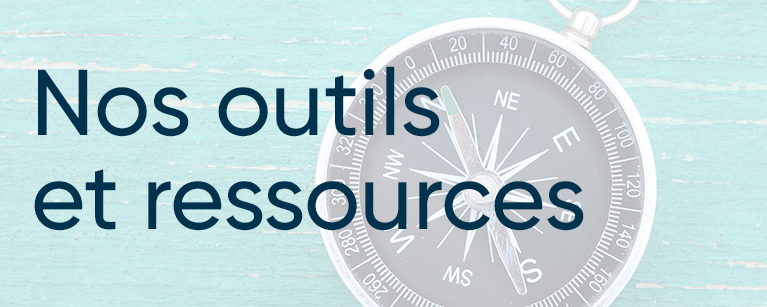 Image d'une boussole sur laquelle est inscrit nos outils et ressources)