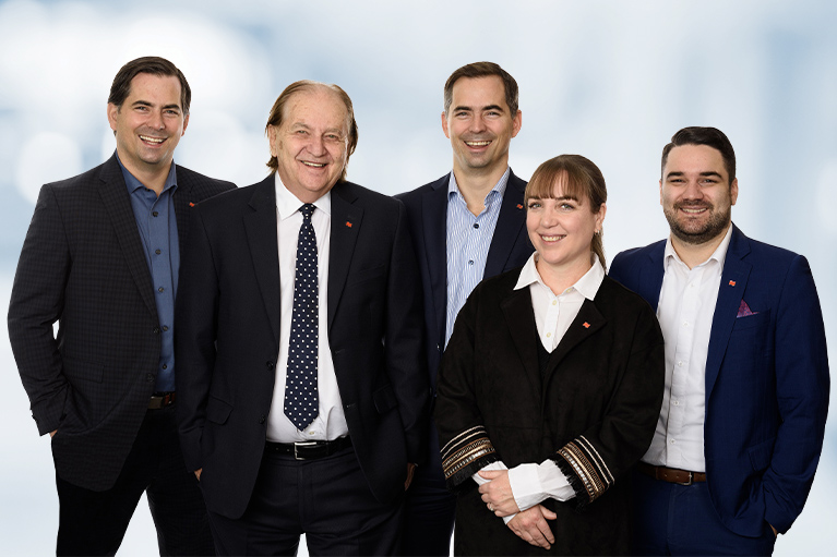Photo de l'équipe Grenier, de gauche à droite, Justin Grenier, Gérald Grenier, Olivier Grenier, Marie LePécheur, Charles-Héliot Poirier.