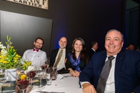 Photo d'un groupe à la fondation du musée de la civilisation