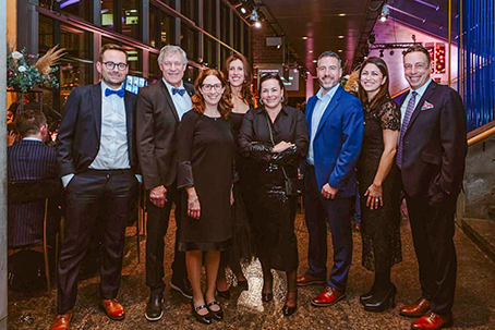 Photo de 8 personnes au banquet de la Fondation du Musée de la civilisation