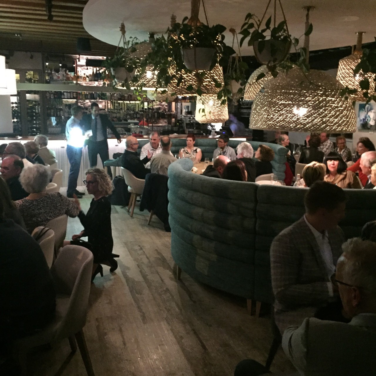 Image d'un restaurant à banquettes.