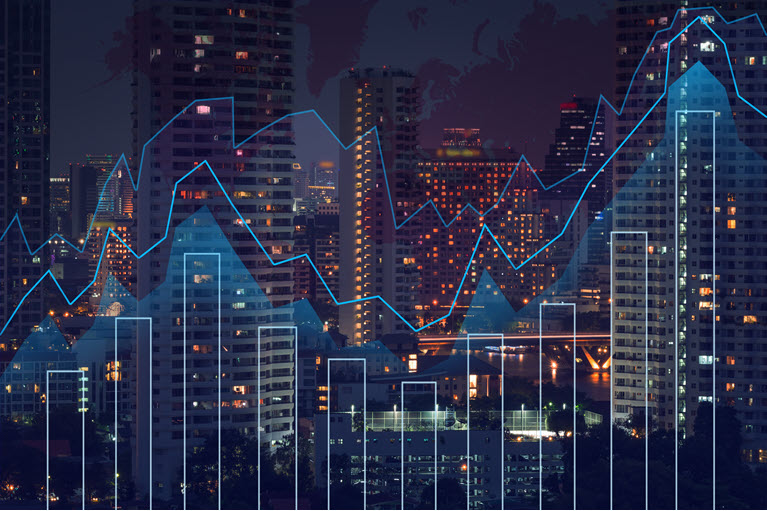 Graphiques de trading au dessous d'image d'immeuble la nuit